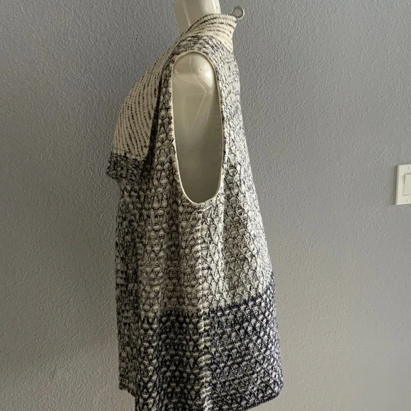 Chico's Black and White Sleeveless Knit Vest - Picture 4 of 5